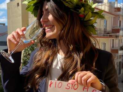 ...�Me la sono fatta io � ci rivela � con le foglie della pianta che avevo in giardino. Perch� nonostante il Coronavirus non potevo certo non celebrare questo momento cos� importante per la mia vita�